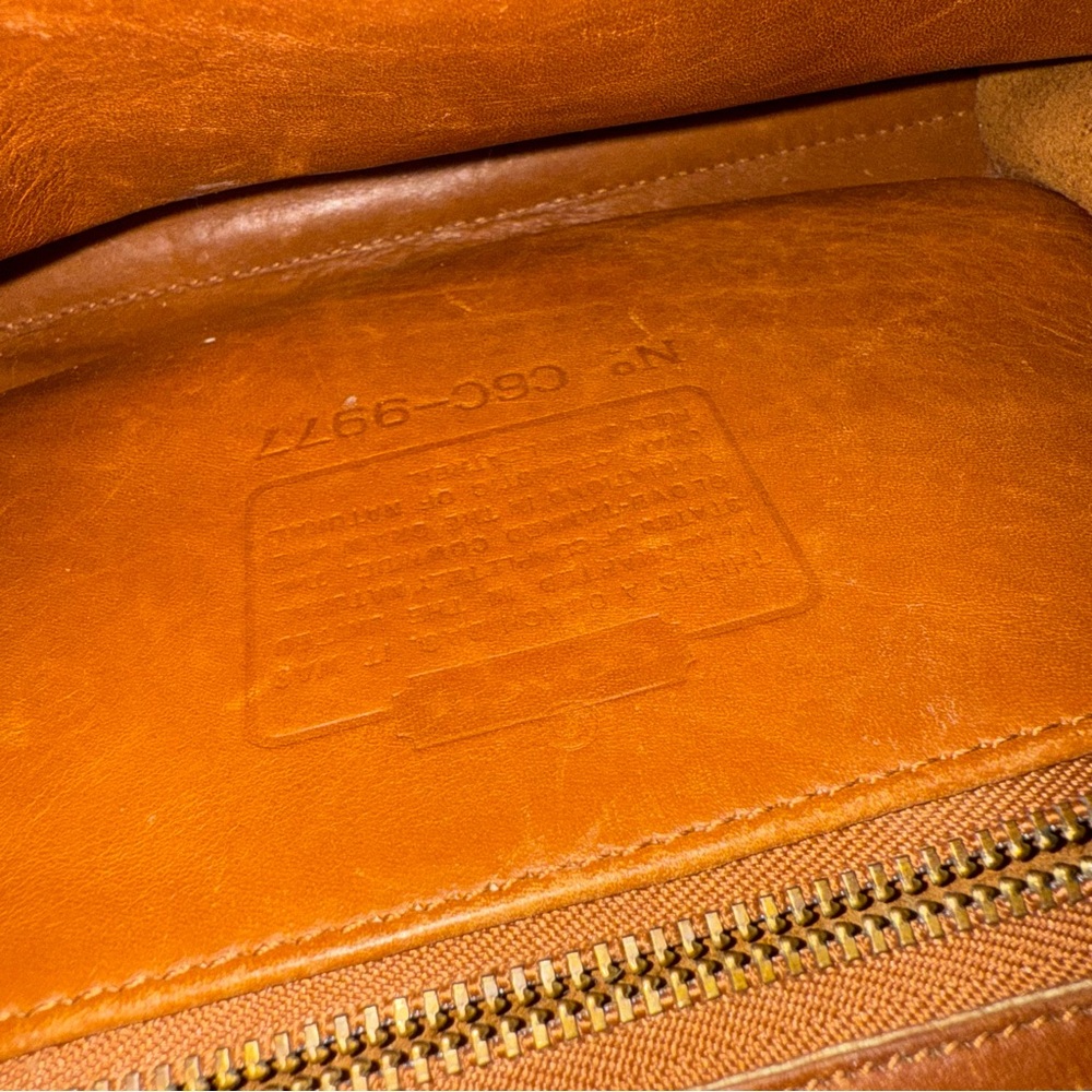 Vintage 90s Coach Brown Leather Manor British Tan 9977 - Picture 4 of 4
